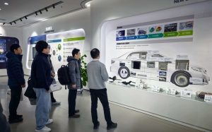 中英汽车产业国际化合作研讨：西浦国际商学院与清华大学苏州汽车研究院共探智慧出行新机遇