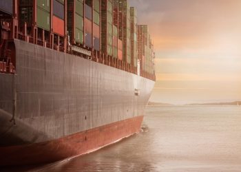 供应链ESG合规门槛持续升高 中企出海需加强尽责管理 - supply chain container ship
