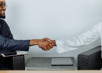 中阿合作白皮书 - China Arab cooperation handshake