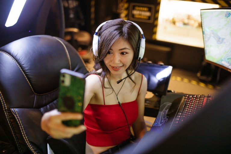 文化新三样出海：网文5.37亿游戏204亿美元