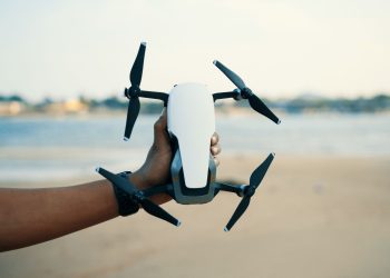 中国消费电子品牌出海 影像与智能硬件产品