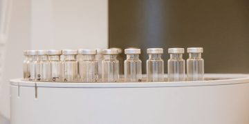 国产创新药对外授权密集落地 上半年81笔总额约1100亿美元