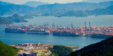 深圳完善出海e站通 助企便捷办APEC旅行卡